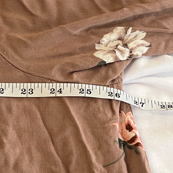 Torrid Long Sleeve Floral Print Blouse size 2 (2X) - Picture 8 of 9